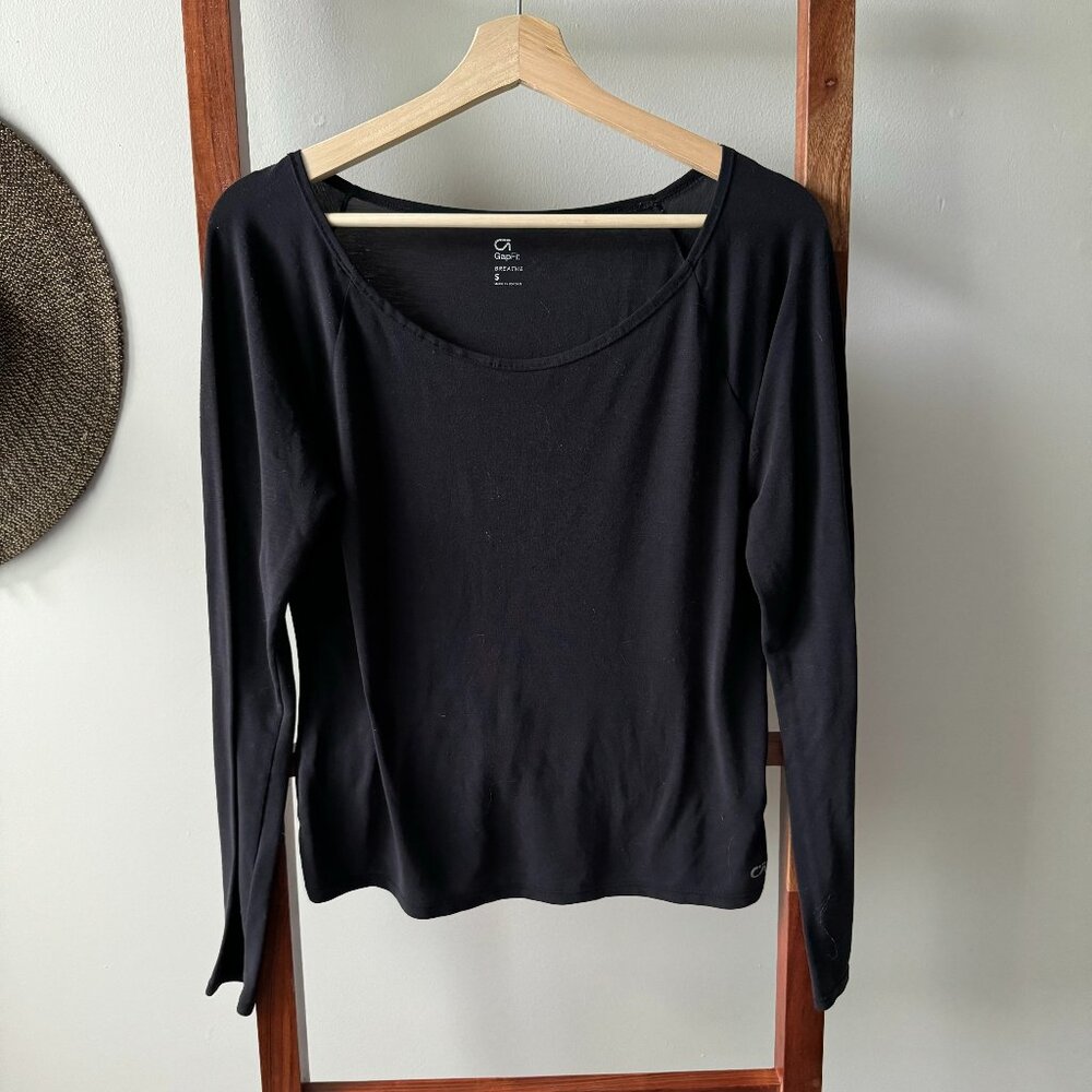GapFit Long Sleeve Scoop Neck Performance Top